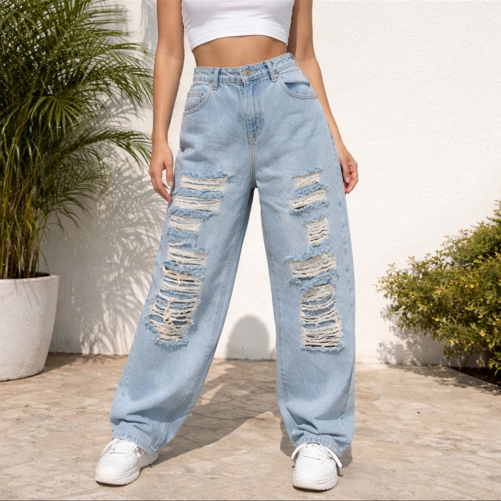 GeeGee Light Wash‎ High Waist Distressed Tapered “Mom” Ankle Baggy Jean Size M